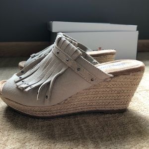 MINNETONKA MOCCASIN WEDGES